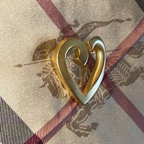 VINTAGE Gold Plated Large Heart Brooch - Picture 6 of 11